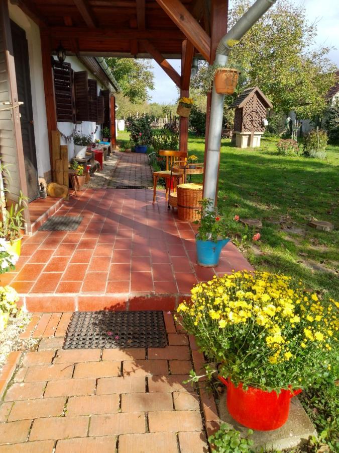 Villa Harmat Porta Galambok Esterno foto